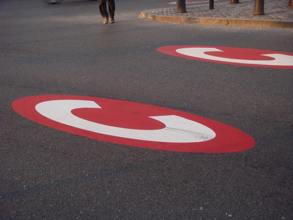 Congestion charge (CC BY-NC 2.0 photosfing:Flickr)